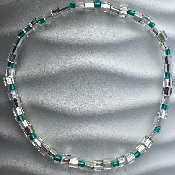 STRETCH Beaded Anklet Silver & Green - Picture 3 of 11